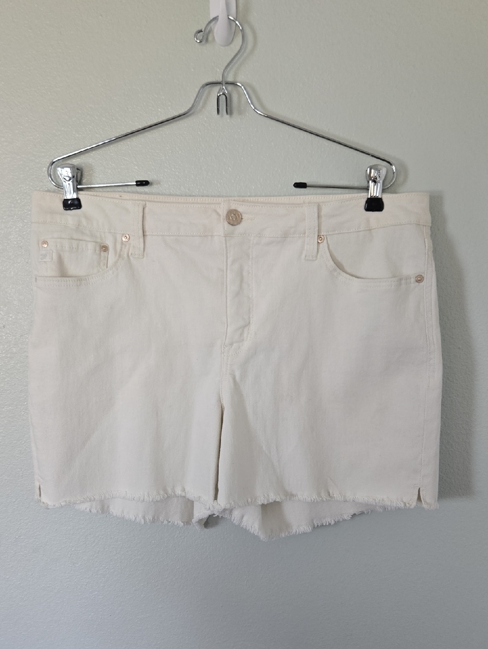 Seven 7 | Cream Cutoff Denim Weekend 4.5"  Shorts Size 14